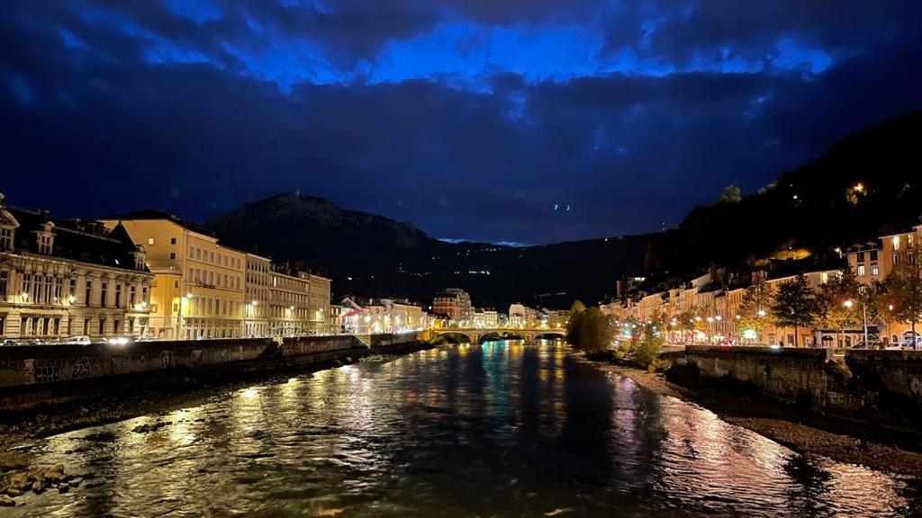 Cosy And Calm In Grenoble City Heart With Free And Large Parking Q-Park Chavant 外观 照片